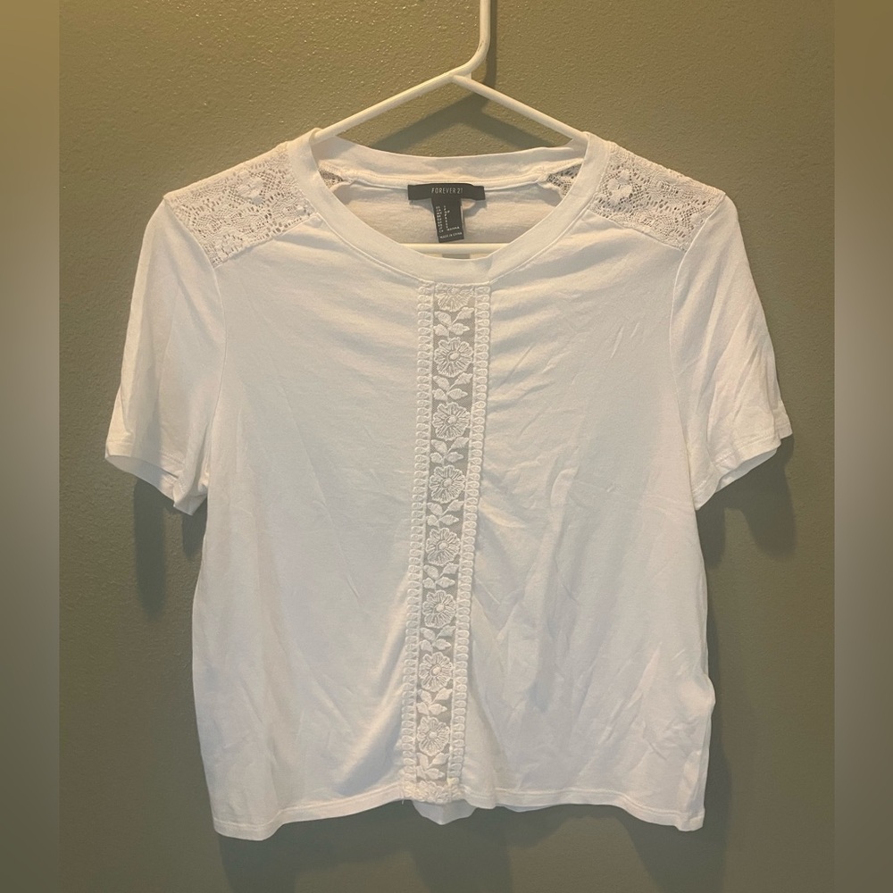 Forever 21 White Crewneck Short Sleeve Boho Lace T-Shirt Size S